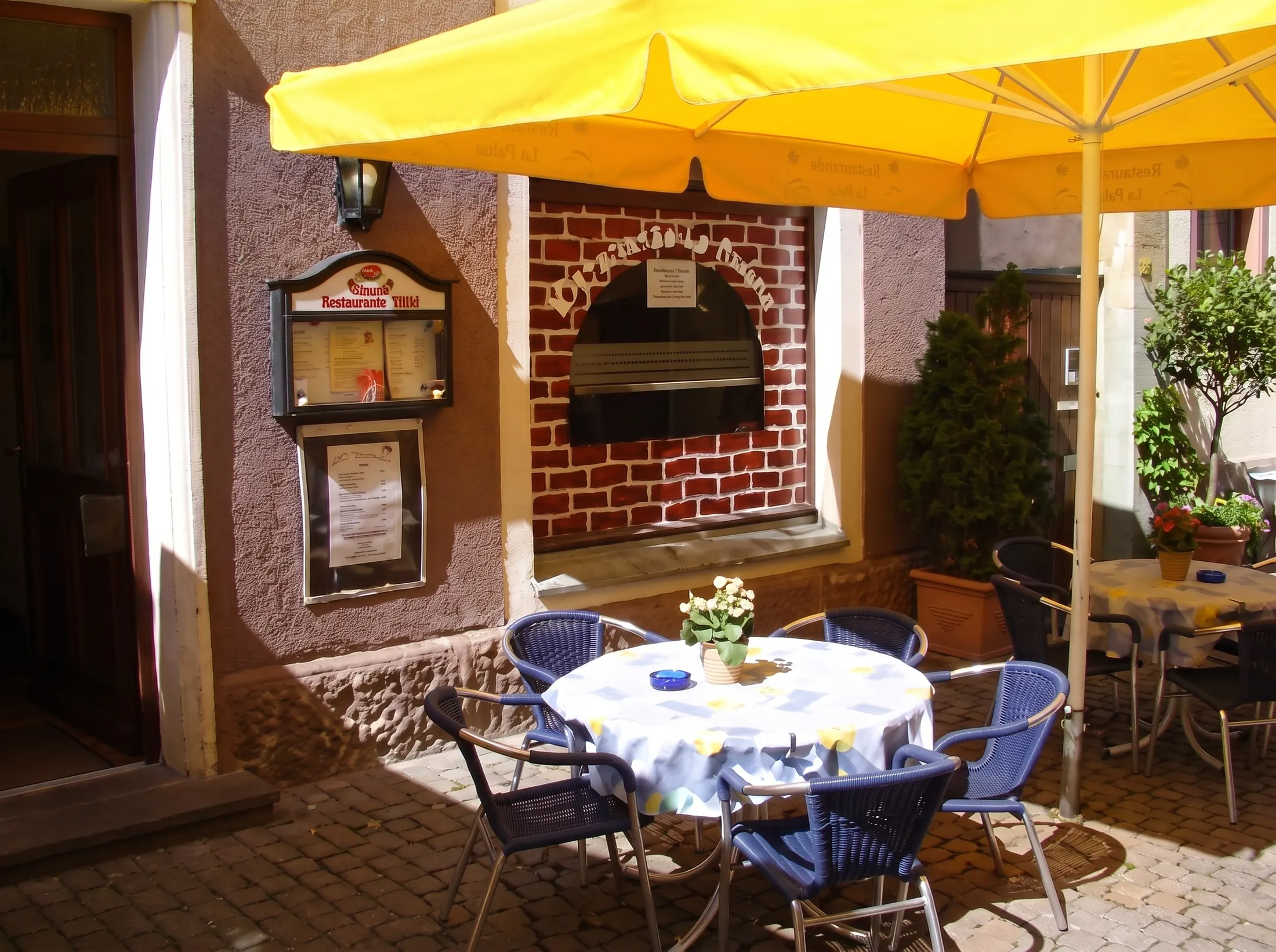 Das Ofenfenster in der Fassade zur Pfarrgasse